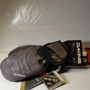 NEW  Dakine Gray and Black Gore-Tex Gloves Women Small Size